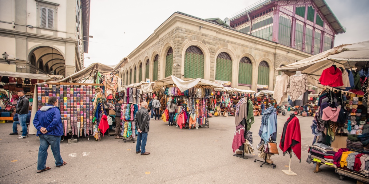 Market in Florence. Shopping in Tuscany.