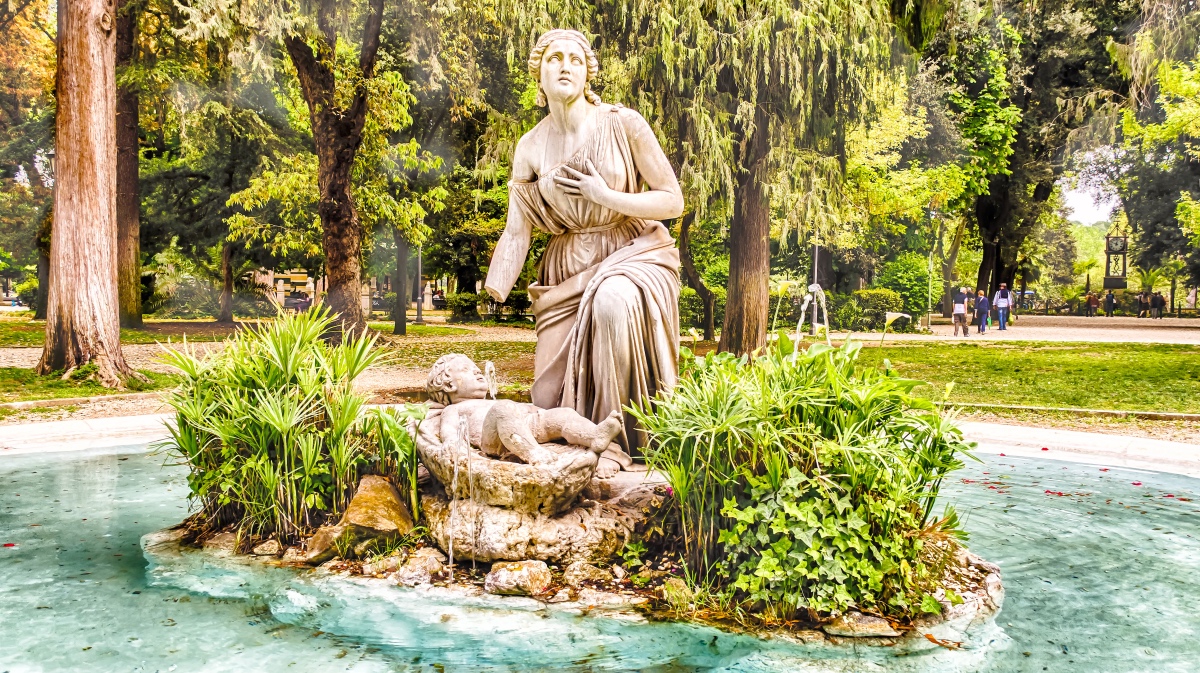 fountain Villa Borghese, Rome. Keeping cool in Rome