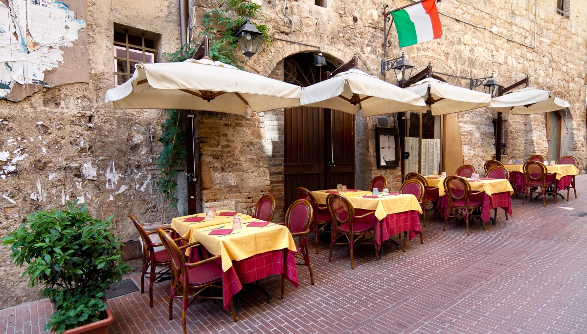 Cafe in Tuscany. Historic cafe's in Italy.