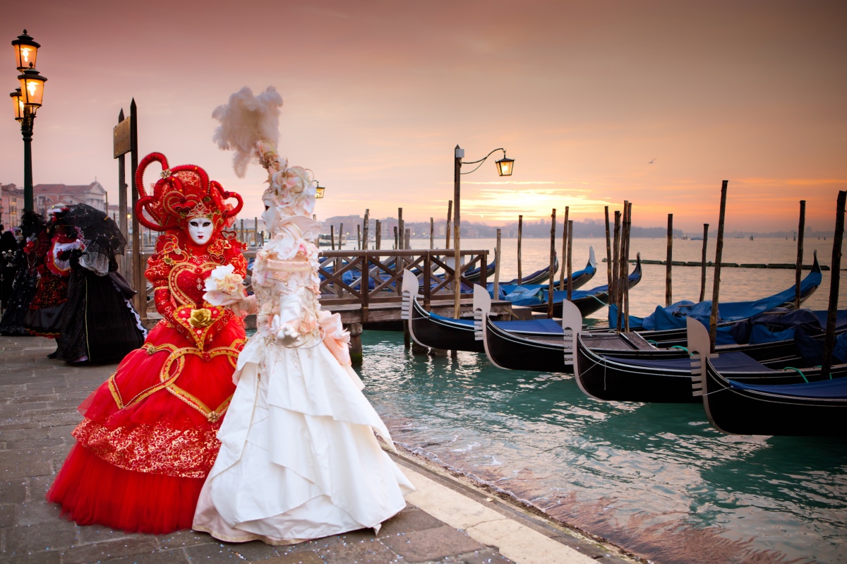 History of the carnival in Venice. What to expect at the Venetian Carnival.