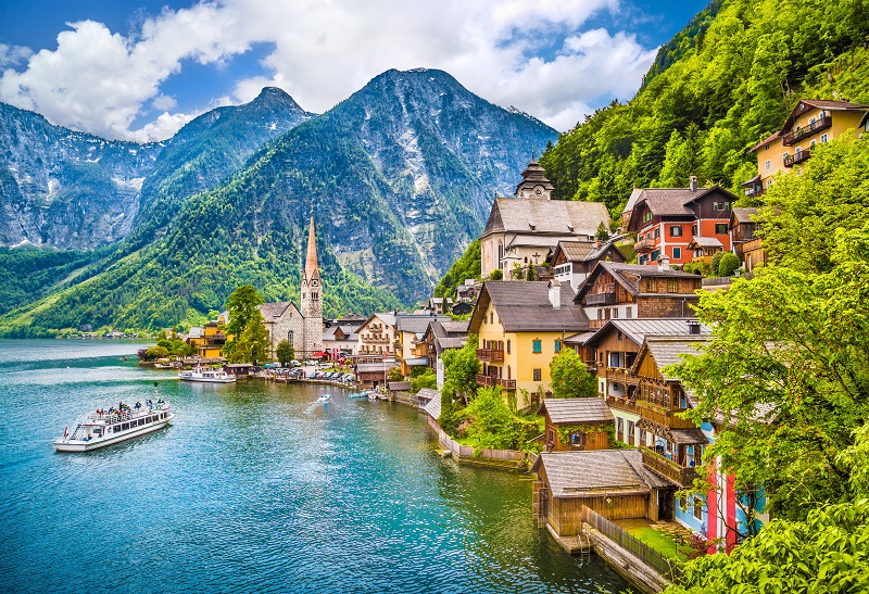 Scenic view of Hallstatt mountain village with Hallstaetter Lake in the Austrian Alps, region of Salzkammergut, Austria